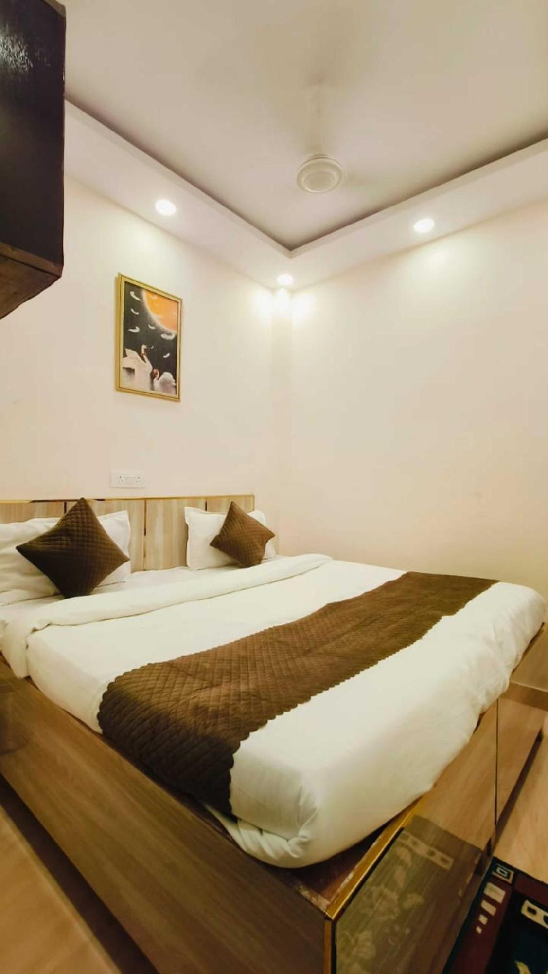 Hotel Niketan - Chanakyapuri