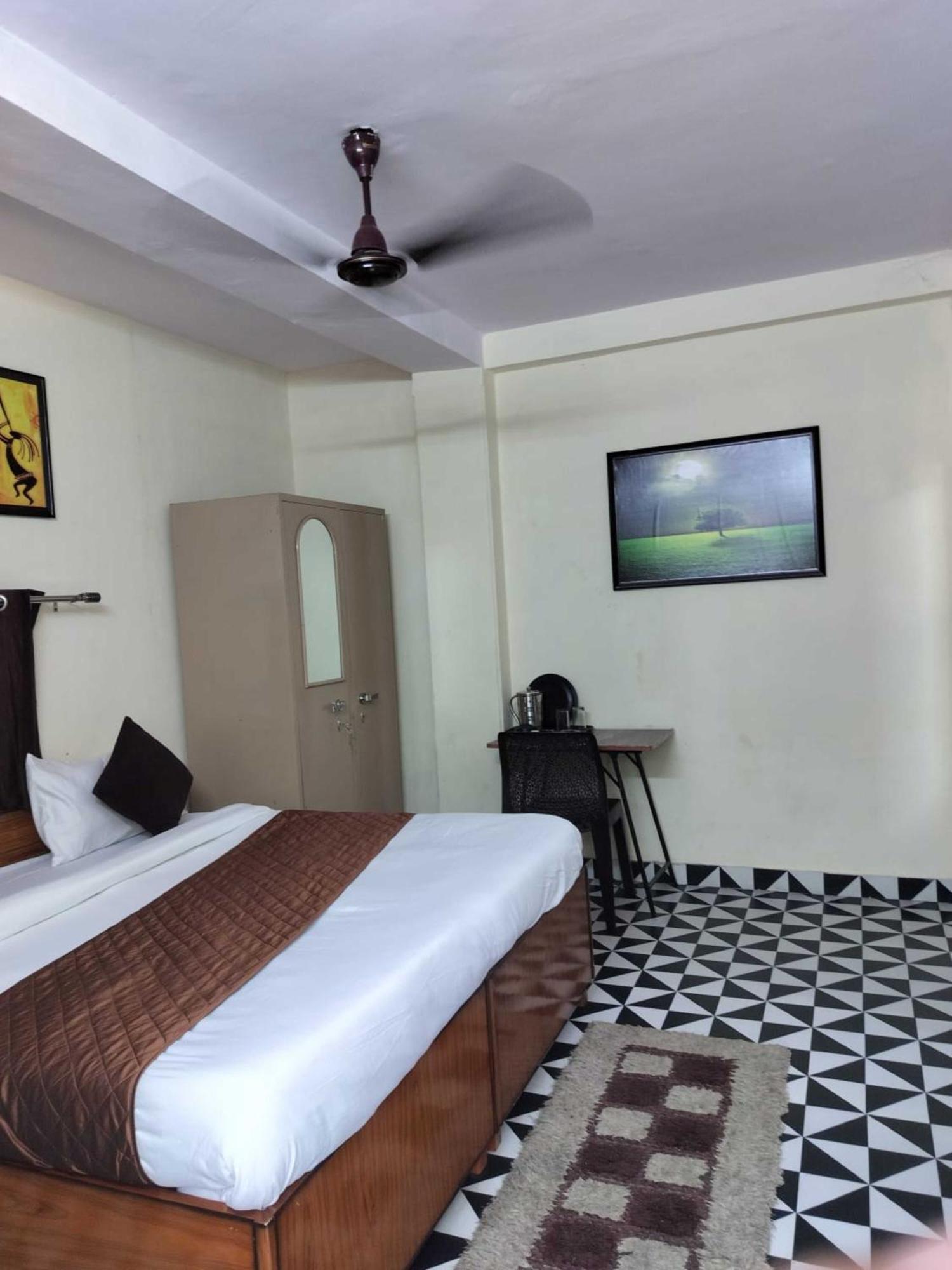 Hotel Niketan - Chanakyapuri 3*