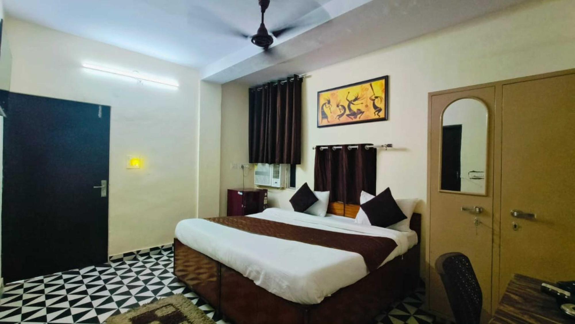 Niketan - Chanakyapuri Hotel 3*