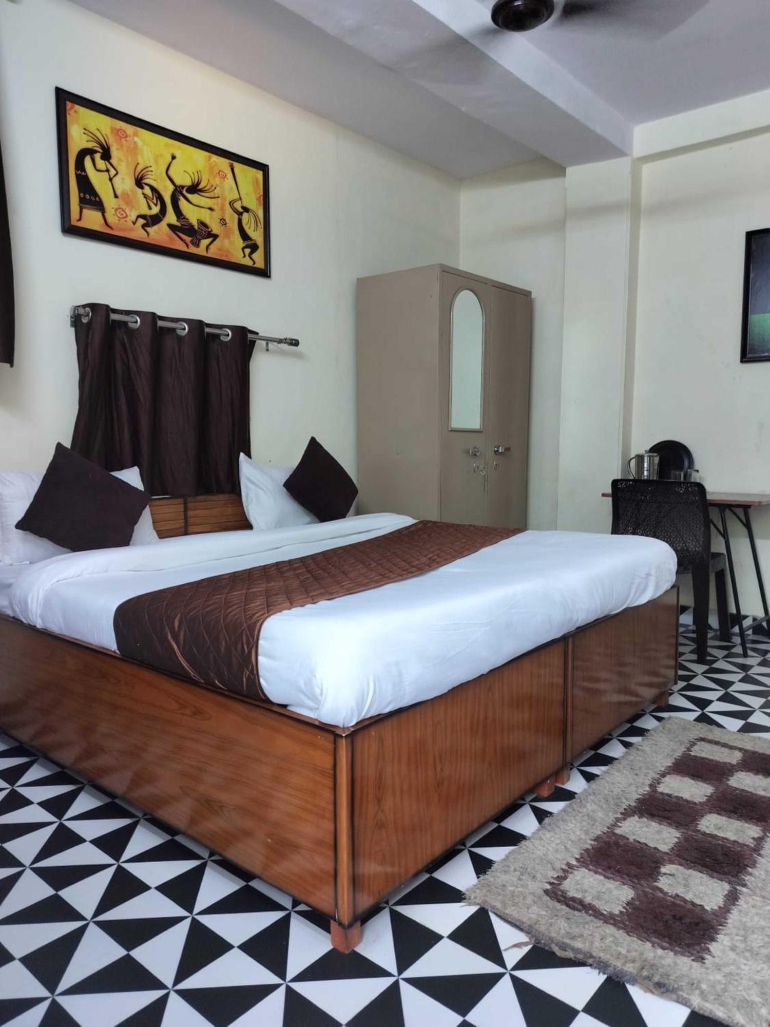 Niketan - Chanakyapuri Hotel 3*